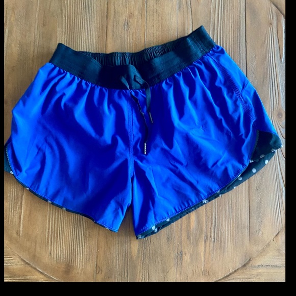EUC Lululemon reversible size 10 shorts - Picture 6 of 7